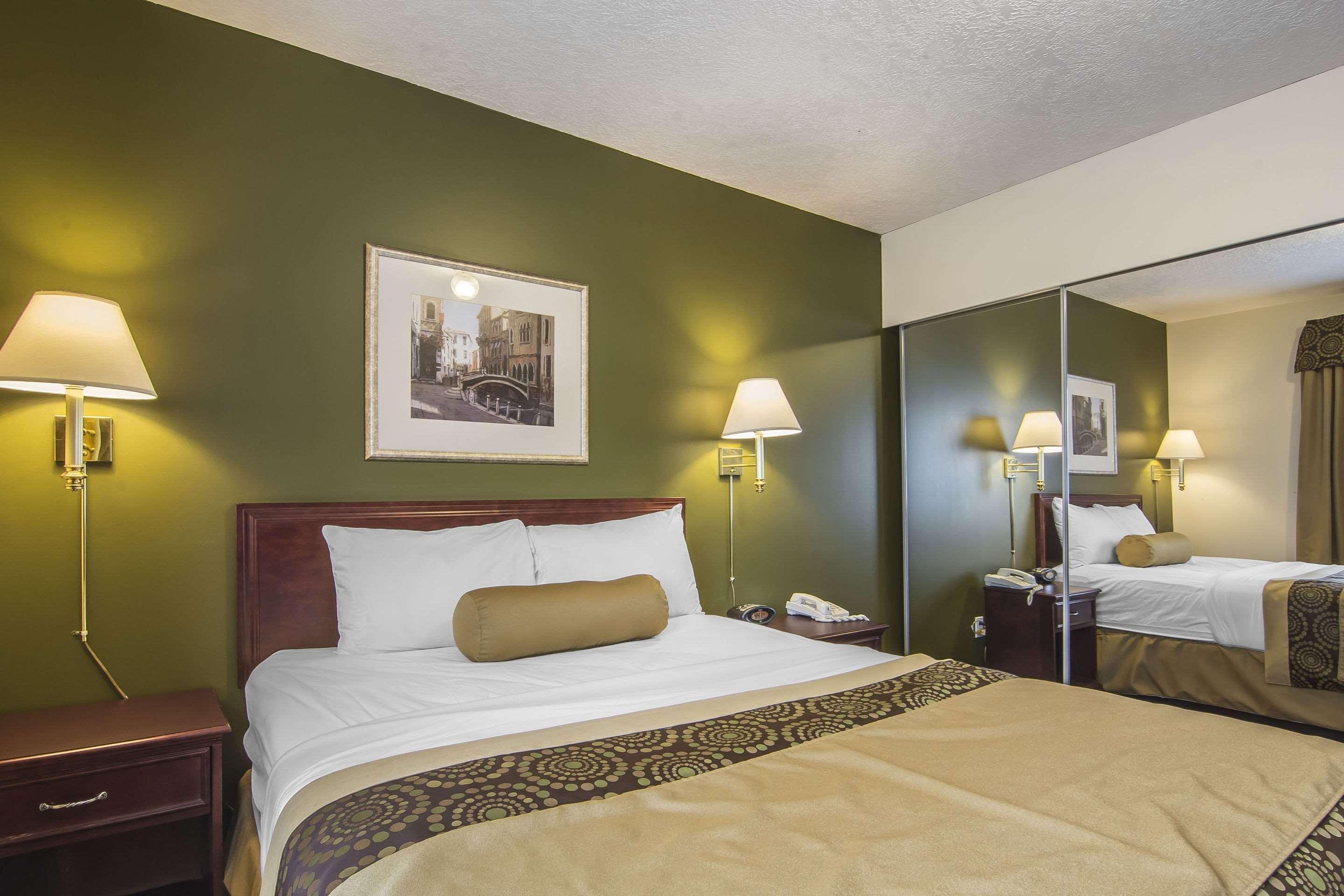 Econo Lodge Inn & Suites High Level Exterior photo