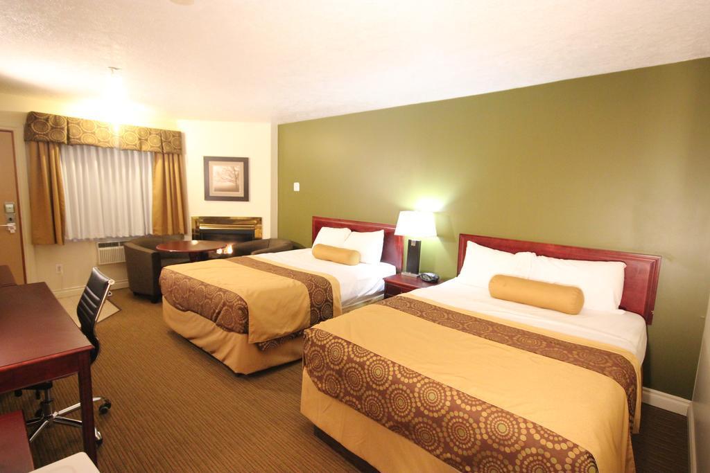 Econo Lodge Inn & Suites High Level Exterior photo